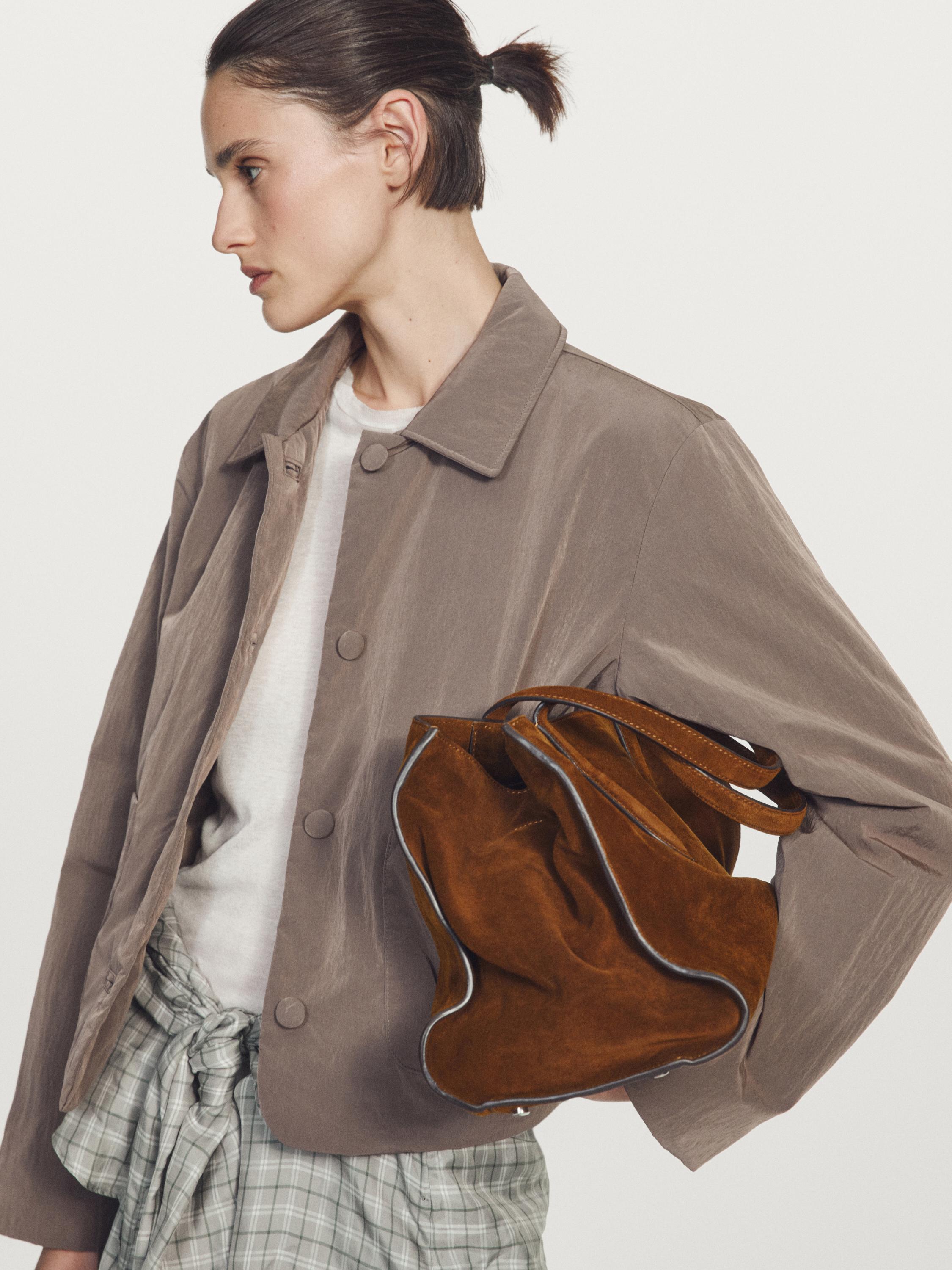 Short water-repellent puffer jacket